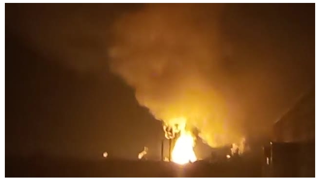 Появилось видео мощного пожара в Казани: при тушении погиб пожарный