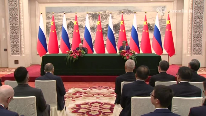 Путин назвал партнерство России и Китая образцом