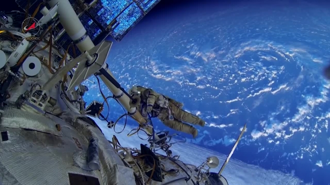 Космонавт Лазуткин: Земля движется как космический корабль