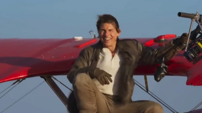 В Сети появилось видео воздушного трюка 60-летнего Тома Круза