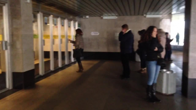 Станцию метро "Волковскую" открыли спустя пять минут