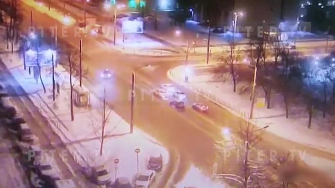 Массовое столкновение автомобилей на Гражданском проспекте попало на видео