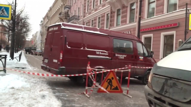 Проспект Чернышевского перекрыт из-за уборки сосулек с крыш зданий