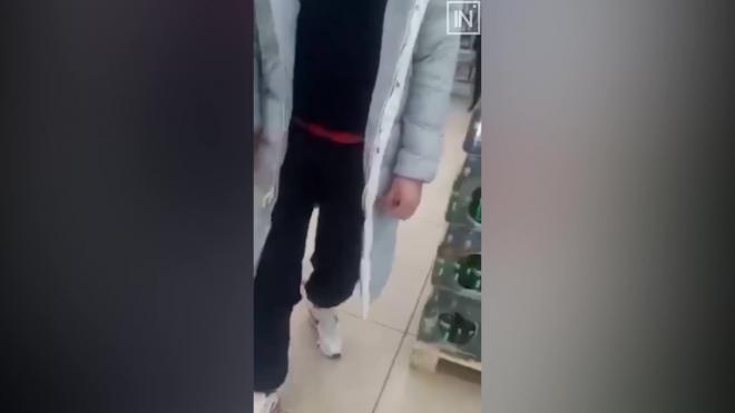 В Екатеринбурге мужчина напал с ножом на работников продуктового магазина