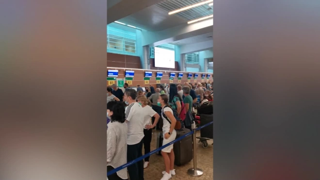 В аэропорту Шереметьево второй день сохраняются очереди
