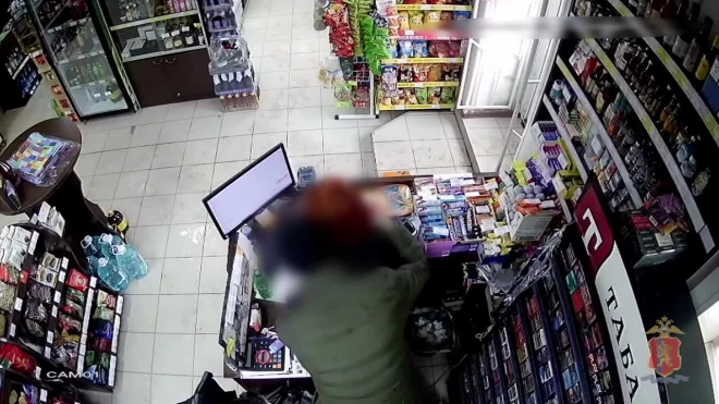 В Ачинске двое мужчин помогли полицейским задержать подозреваемого в ограблении магазина