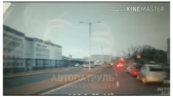Видео 18+: Во Владивостоке дама-водитель сбила группу пешеходов