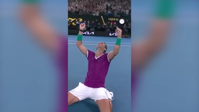 Медведев проиграл Надалю в финале Australian Open-2022