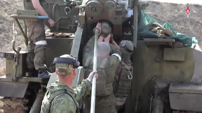 Минобороны показало кадры боевой работы самоходных артиллерийских установок "Гиацинт-С"