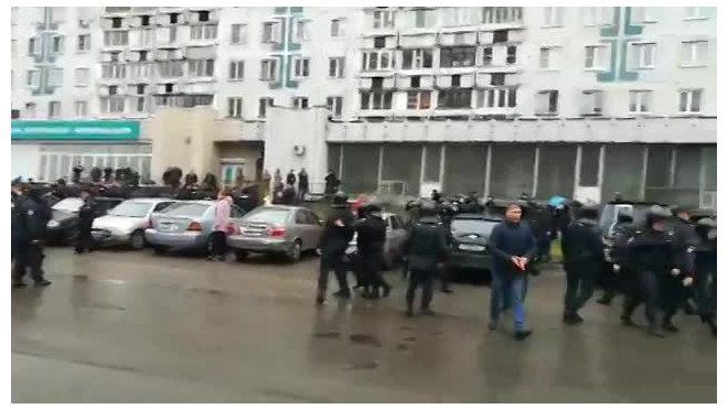 Митинги Навального в городах России обернулись массовыми задержаниями