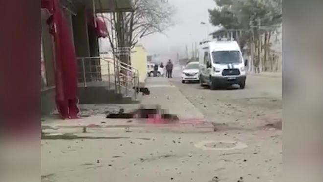СМИ: неизвестный взорвал бомбу у здания ФСБ на Кавказе