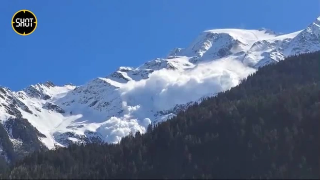 В Альпах в результате схода лавины погибли четыре человека