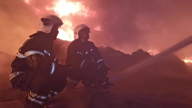 В Екатеринбурге потушили крупный пожар на складе