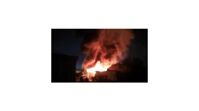 Видео: На территории завода "ВоенОхот" пожар, были слышны взрывы