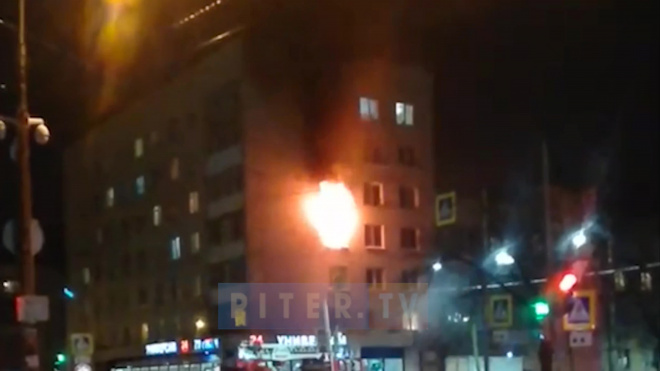 Видео: в Колпино загорелась квартира в жилом доме