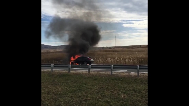 Видео: на трассе Невиномысск - Ставрополь сгорел дорогой BMW X6
