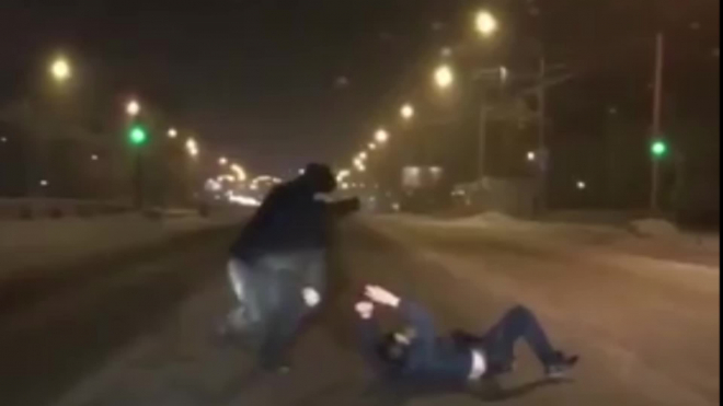 Жестокое избиение мужчины в Красноярске записали на видео