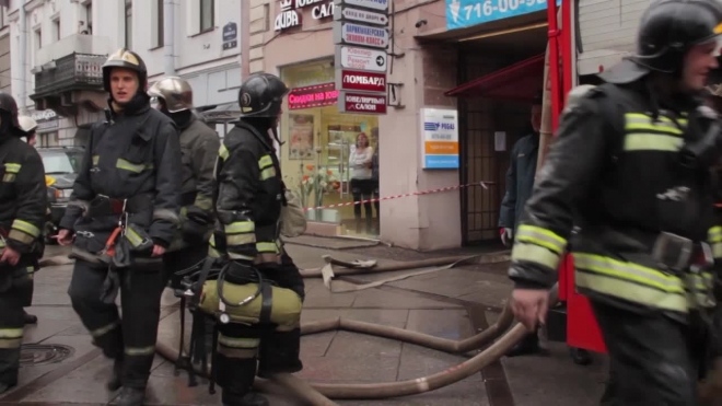 На улице Крыленко сгорел склад с унитазами и раковинами