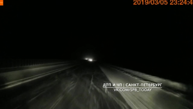 Видео: на Московского шоссе фура снесла легковушку 