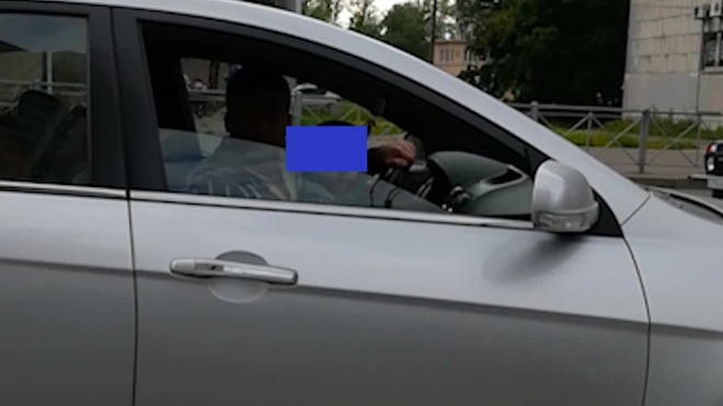 Агрессивный отец из Петербурга управлял машиной с малышом на коленях