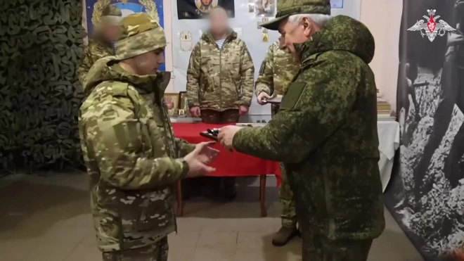 Замминистра обороны РФ вручил государственные награды тульским десантникам