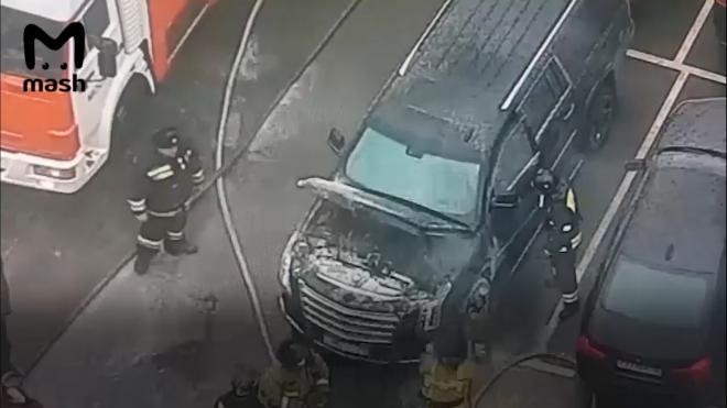 В Москве подожгли Cadillac Escalade матери пятых детей