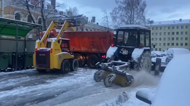 Дороги от снега в Петербурге расчищают 800 единиц техники