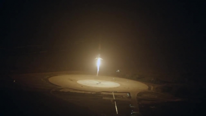 Видео успешной посадки уникальной американской ракеты Falcon 9 заворожило мир