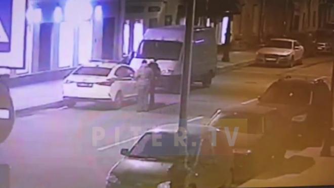 Задержание фотомодели, которая убила своего мужа в Петербурге, попало на видео