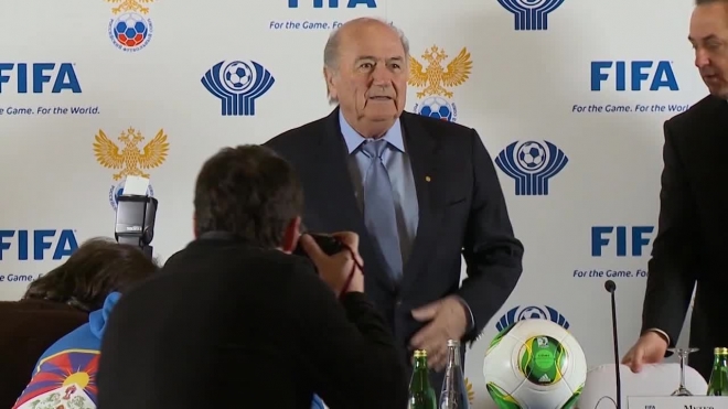 Блаттер уходит с поста президента ФИФА, его место может занять Зико