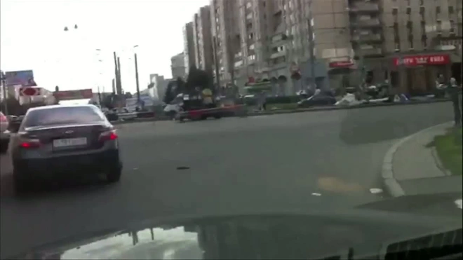 Пробка в Выборгском районе. Съезд с КАДа и заезд на кольцевую тоже заблокированы