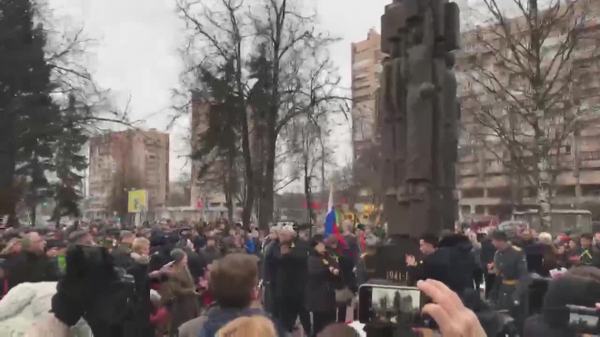В сквере Блокадников Георгий Полтавченко открыл памятник "Мужеству ленинградцев"