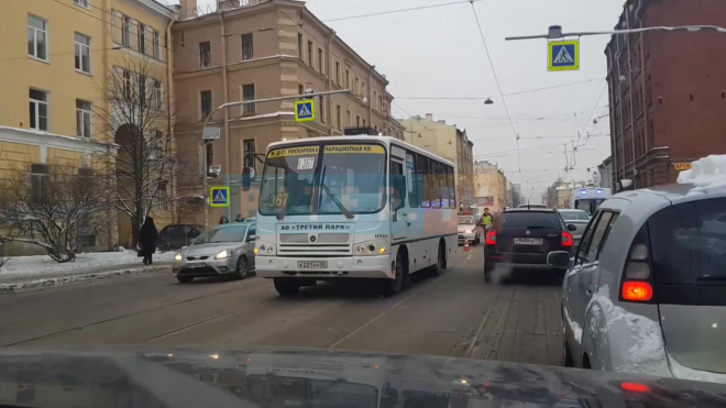 На Кондратьевском проспекте маршрутка сбила пешехода