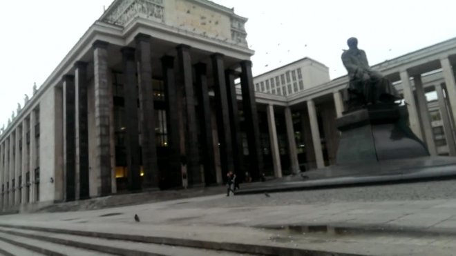В Москве люди спасались из библиотеки из-за угрозы взрыва