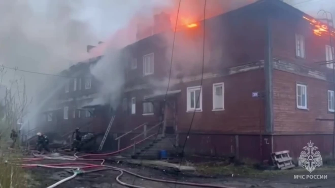 В Архангельске огнеборцы локализовали пожар в жилом доме