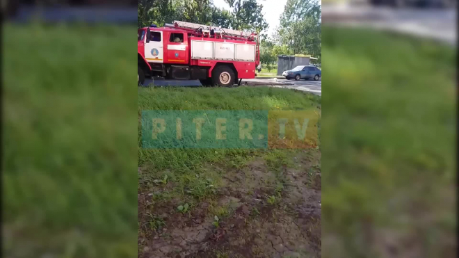 На Пулковской пожарная машина сбила электрический столб