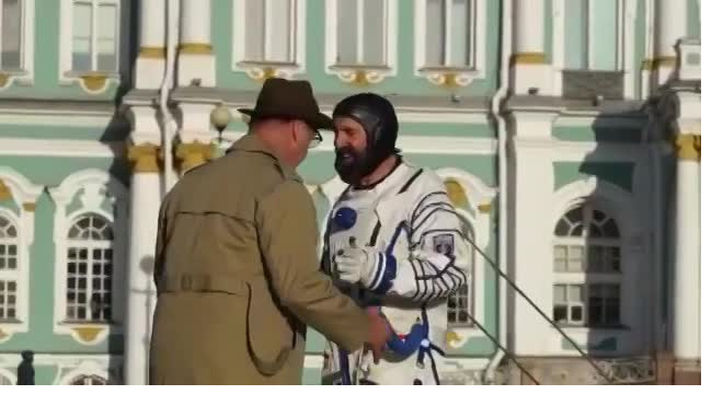 Тилль Линдеманн "подрался" в Петербурге с космонавтом под звуки балалайки 