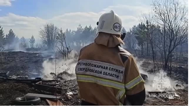 В СНТ в Свердловской области загорелись восемь домов