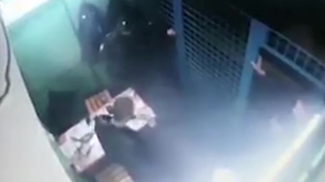 Опубликовано видео с моментом расстрела полицейских в Москве