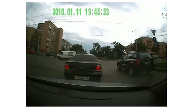 В Петербурге две машины сбили пенсионера и скрылись