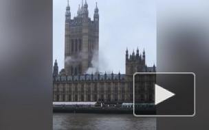 Появилось видео дыма над Вестминстерским дворцом в Лондоне Появилось видео дыма над Вестминстерским дворцом в Лондоне