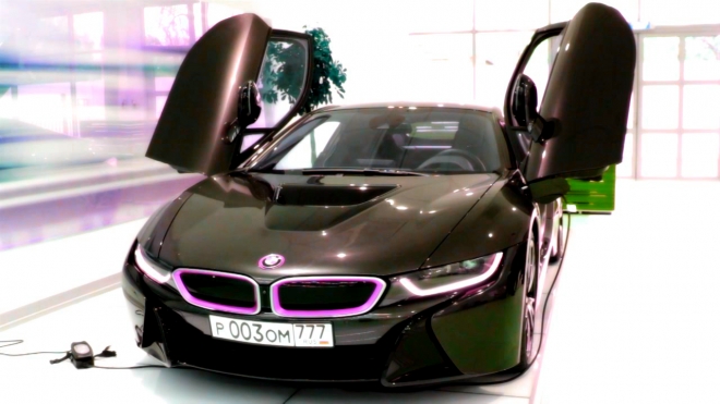 В руках корреспондентов Piter.TV побывал "Баварский Монстр" – фантастический спорткар BMW i8