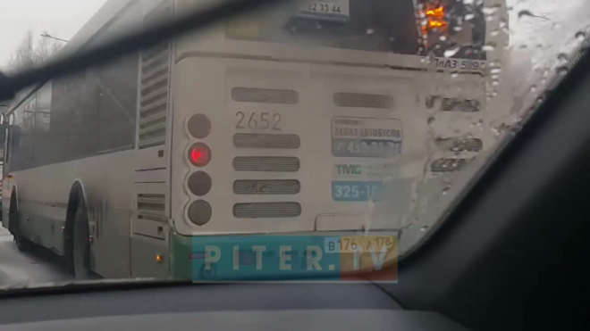 Видео: улице Композиторов в Питере, столкнулись легковое Шевроле и паркетник Тойота