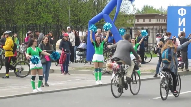Видео: Велопарад в Петербурге собрал 15 тысяч человек