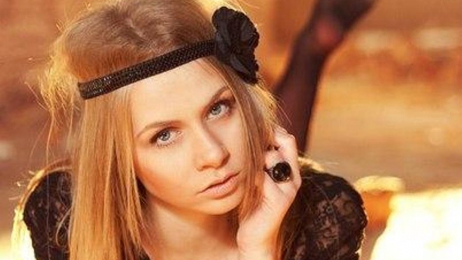 «Голая выпускница» отказала Малахову, но не отказалась от скандального платья