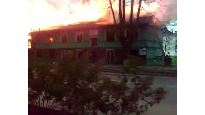 Очевидец снял большой пожар в Волхове