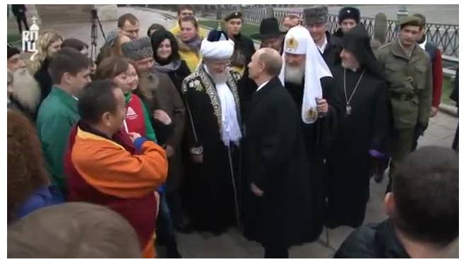Видео: Путин прихрамывал, возлагая цветы Минину и Пожарскому