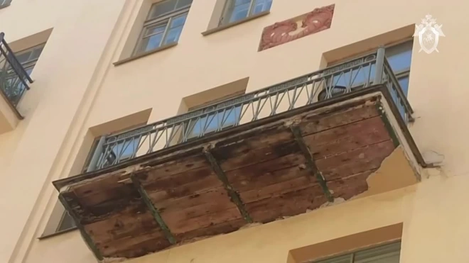 СК начал проверку после обрушения части балкона в доме на Рубинштейна 