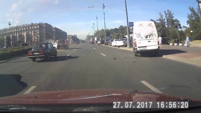 Появилось видео опасного ДТП на Московском проспекте