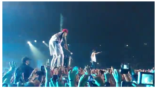Twenty One Pilots "подожгли" сцену Ледового после того как едва не взорвали Московский Stadium Live